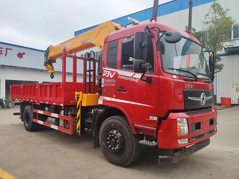 DFV5183JSQGP6D東風(fēng)專底D3V單橋隨車(chē)吊