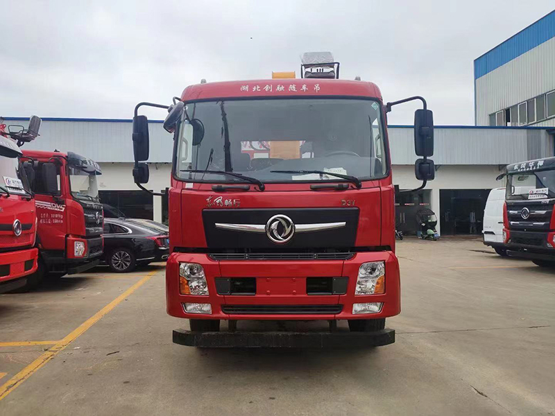 DFV5183JSQGP6D東風(fēng)專底D3V單橋隨車(chē)吊